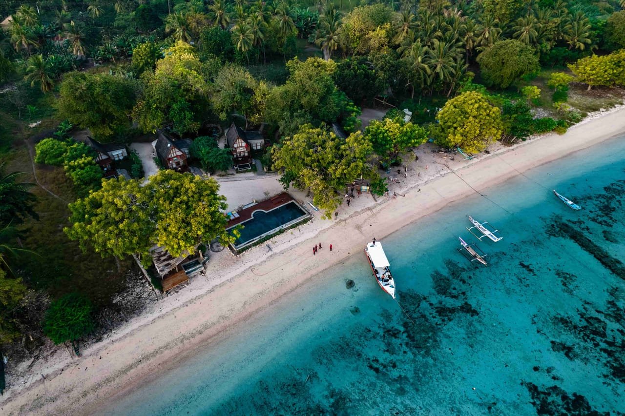 Moko Alor Dive Resort beachfront
